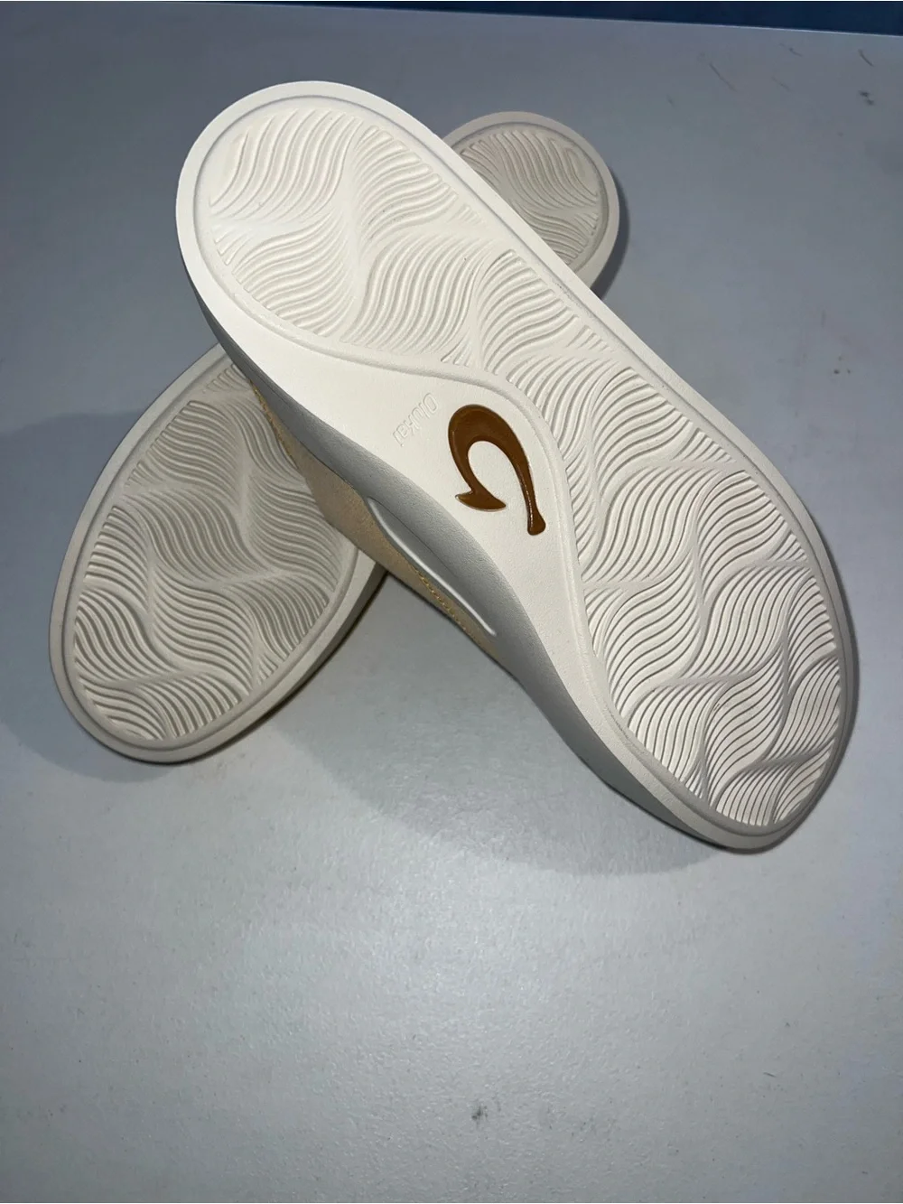 OluKai Tradewind low-top canvas sneakers in the Solar Glow yellow size 8.5 NWOT
